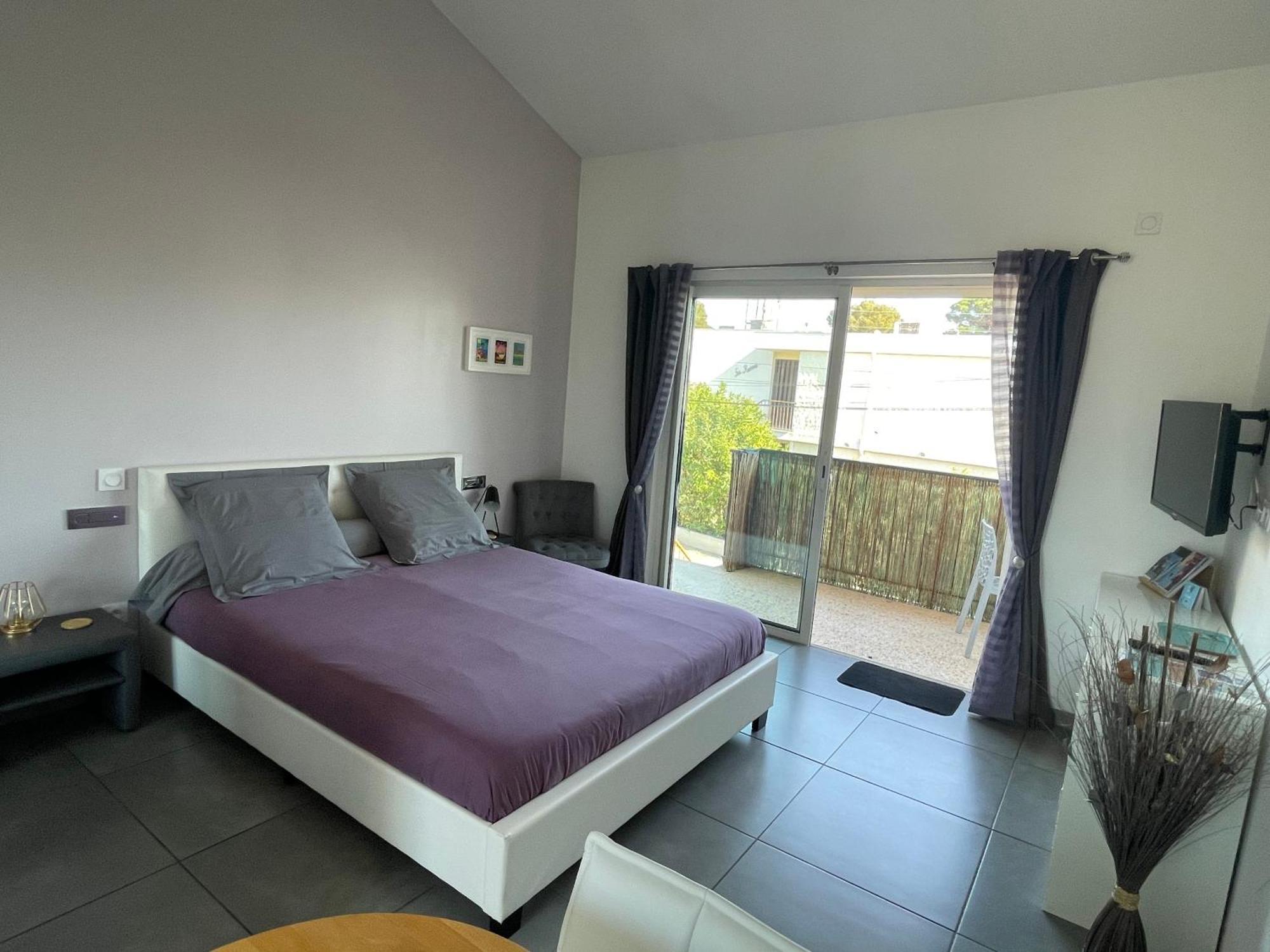 Plage A 400 M Studio Tout Confort Terrasse Clim Parking Hyeres Exterior photo